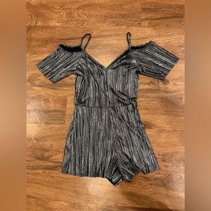3/$15 New TopShop Silver Black Cold Shoulder Pleated Shorts Romper Jumpsuit US 4